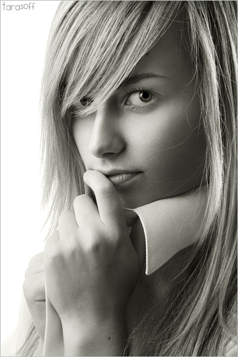 Ksyusha | woman, black and white, blonde, hand