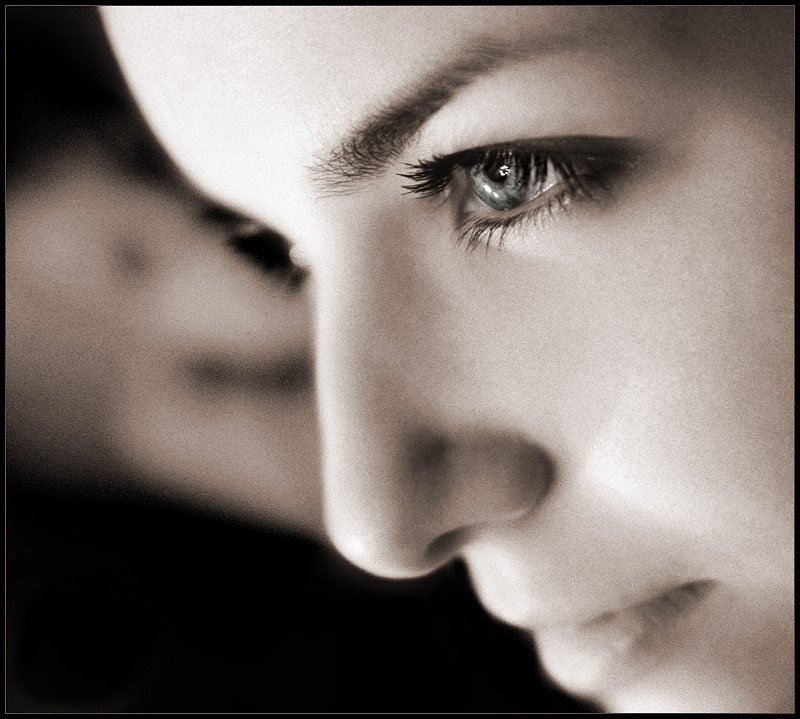 Closer | woman, desaturation