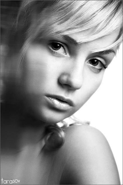Mirror | woman, black and white, blonde