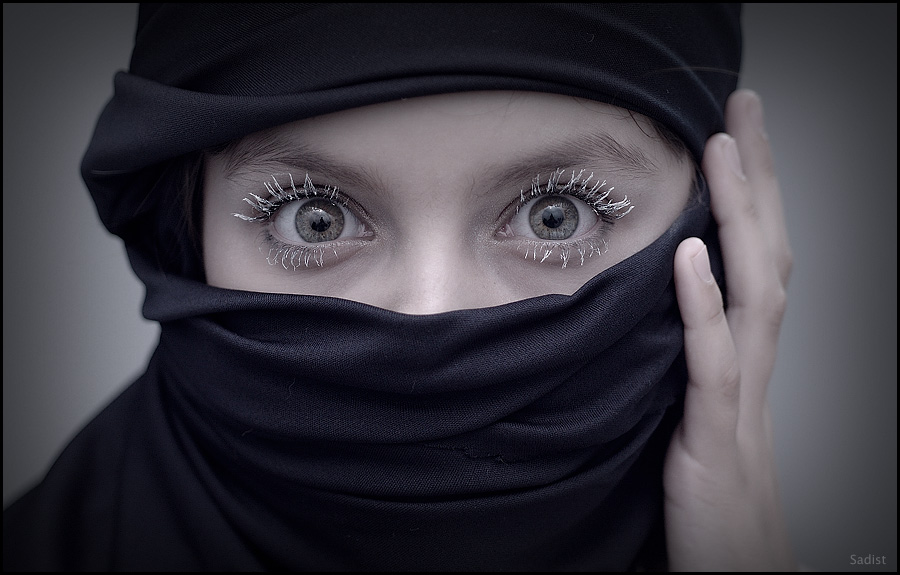 Killer eyes | hand, woman, scarf