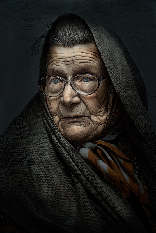 Old lady | woman, low key, glasses
