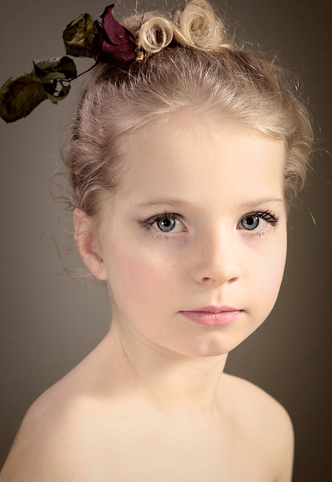 No words | blonde, child, freckles, flower