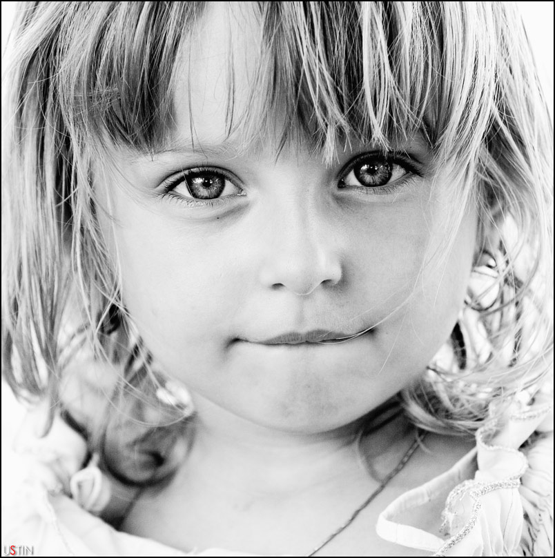 eyecatcher | black and white, child