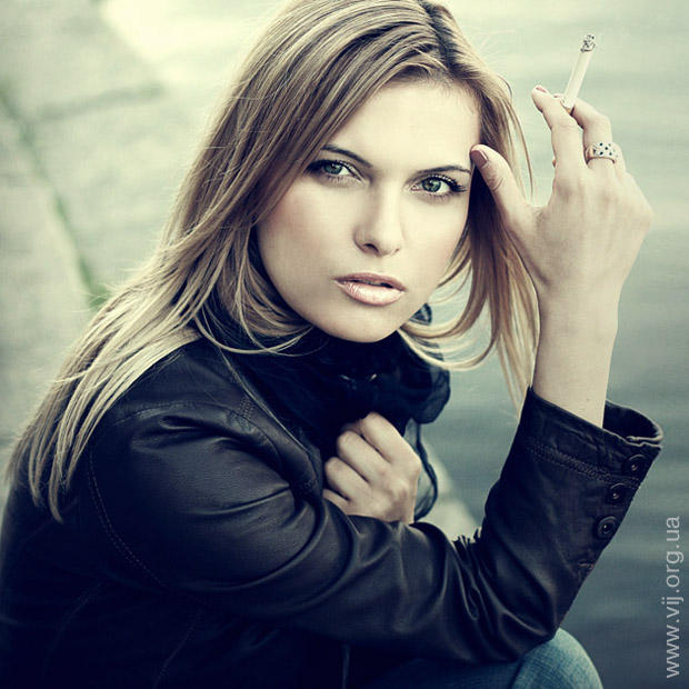 Pause | woman, nature, blonde, cigarette