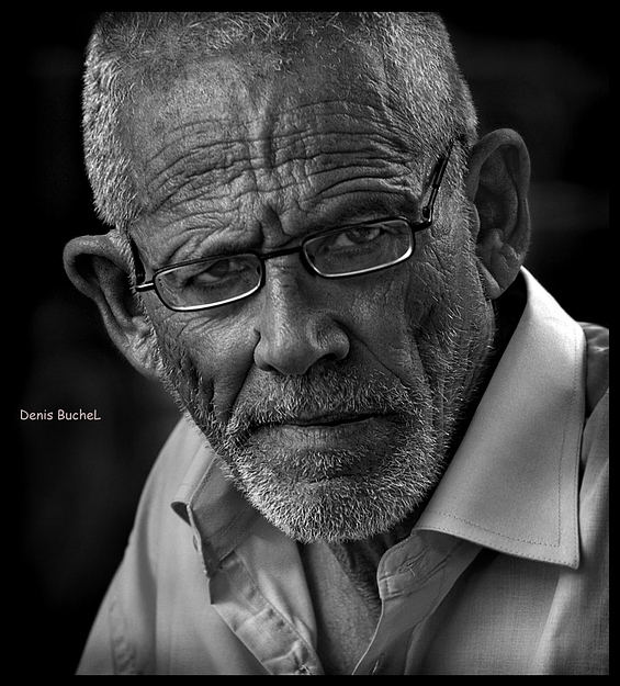 Eye to an eye | low key, black and white, male, glasses
