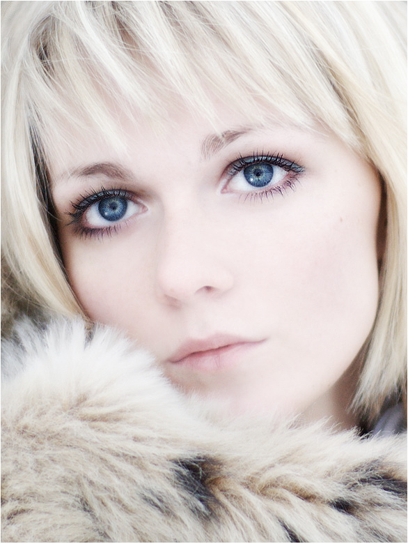 Winter tale | woman, blonde, high key, fur