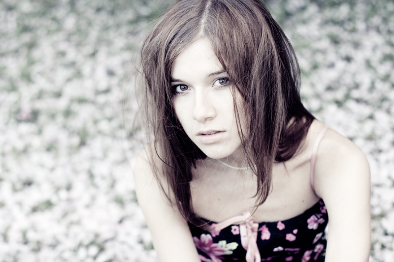 I love your tangled hair | woman, nature, desaturation, high key