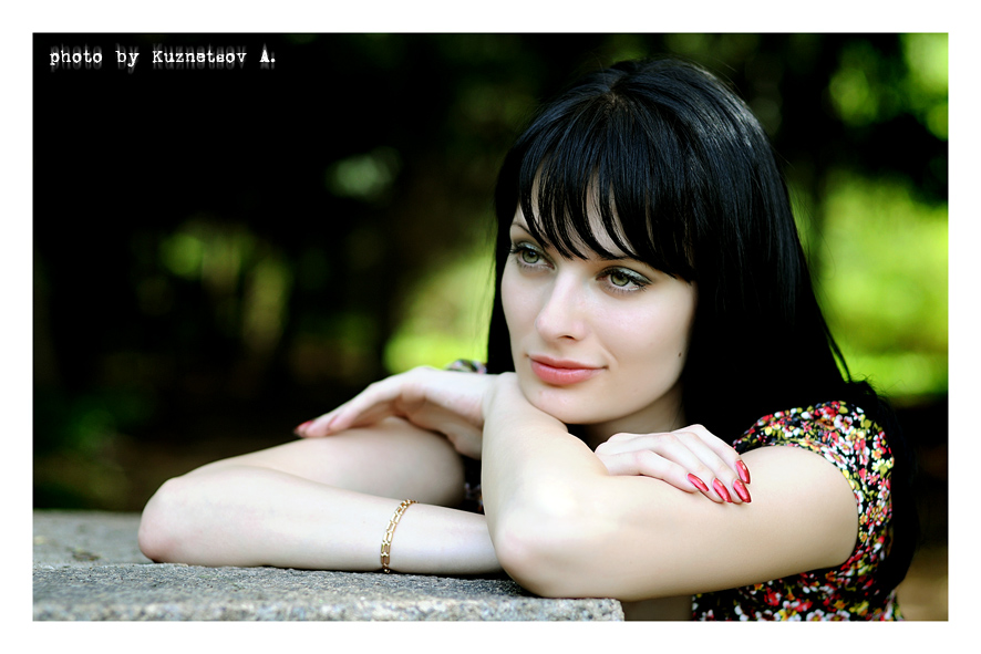 A portrait of a green-eyed brunette | nature, hand, brunette, woman