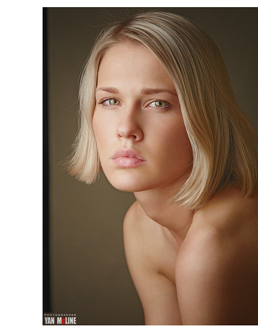 Aneta | woman, blonde, shoulder