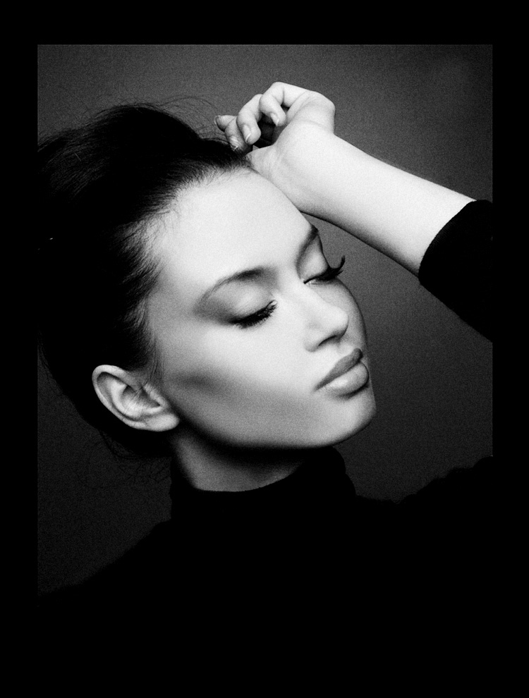 Cashmere | woman, black and white, brunette, emotion