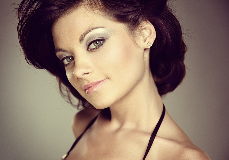 Waiting for tonight | woman, brunette, emotion