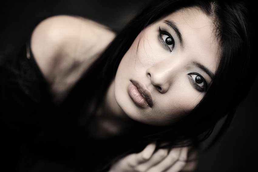 To the light | woman, brunette