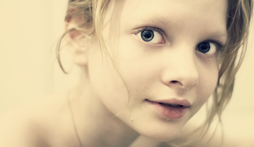 In pink | woman, blonde, desaturation