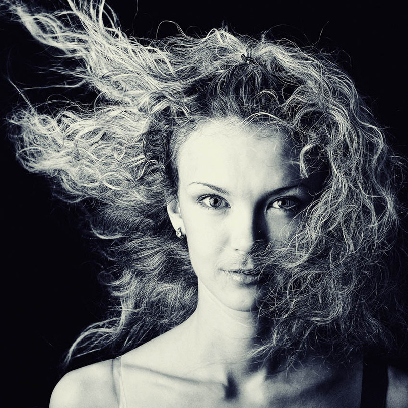 Wild in wind | rendering, neck, shoulder, desaturation, curls