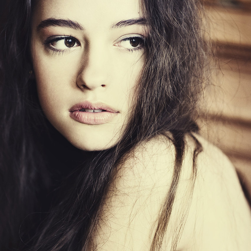 Doriana  | long hair, shoulder, desaturation