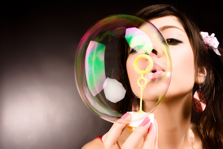 bubble  | earring , fingers, bubble , brunette