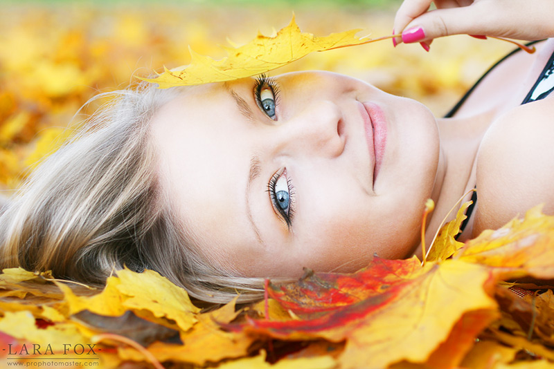 Minx | blonde, smile, leaves, stare