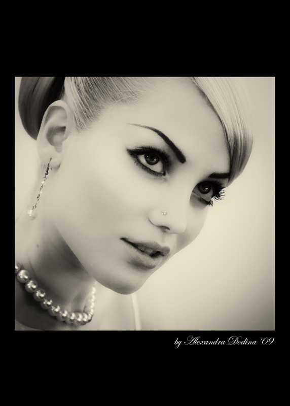 Alina | blonde, piercing, black and white
