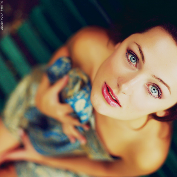 Rest | brunette, blue eyes, fingers