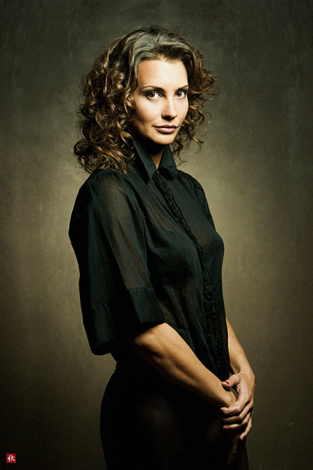 Anna | curls, low key, half-turn