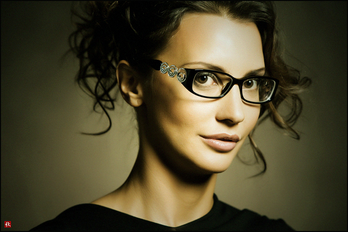 Glasses | brunette, curls, glasses