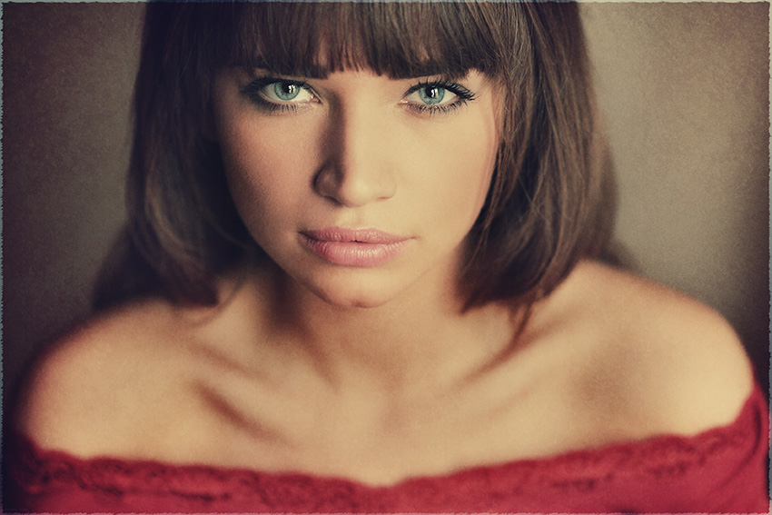 Close | brunette, blue eyes