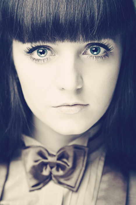 Porcelain | brunette, close-up, desaturation