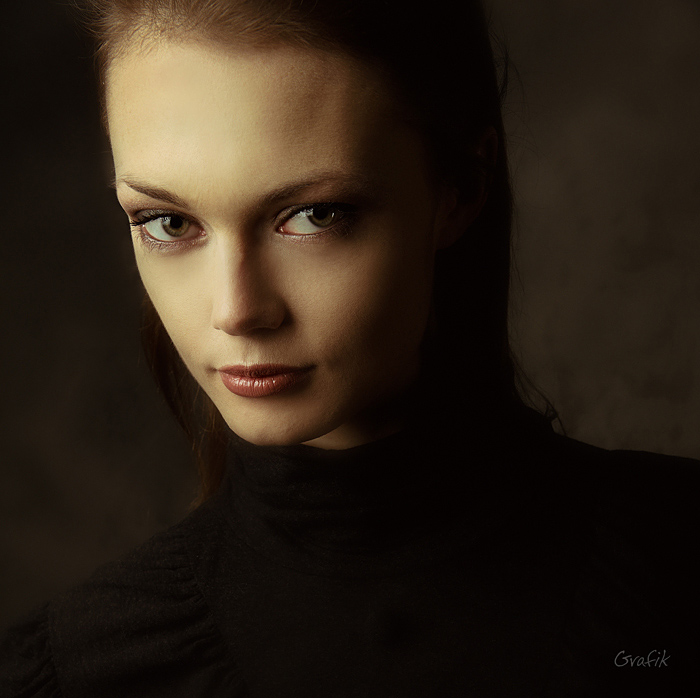 Yulia | woman, low key