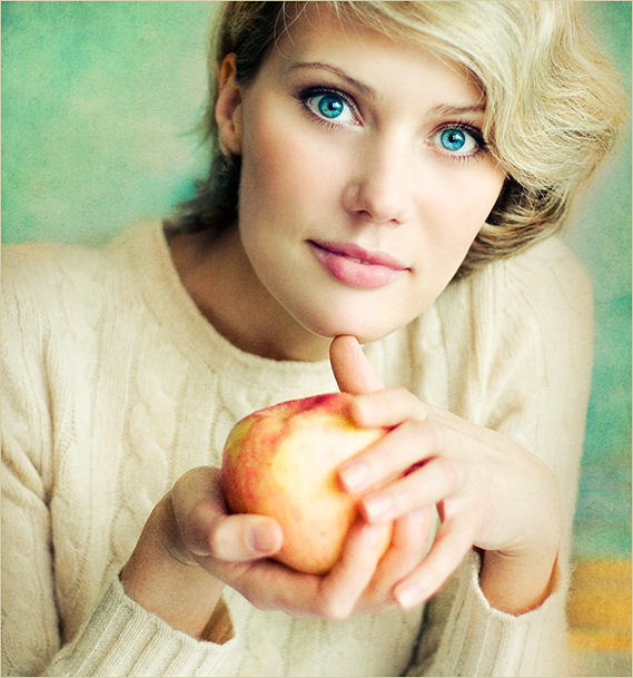 Portrait with an apple | blonde, blue eyes, hands