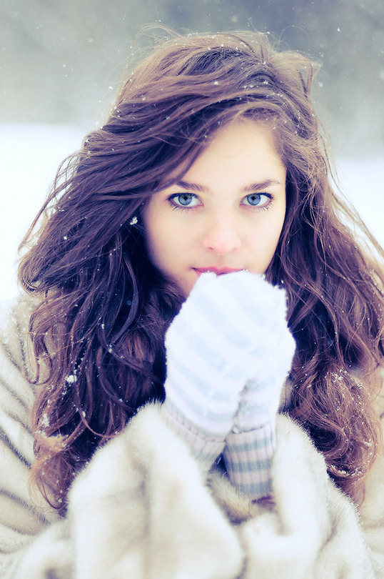 A winter portrait | blue eyes, long hair, gloves, nature, snow