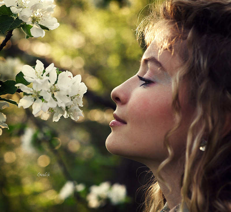 Katya and Spring | sideview, nature, blonde