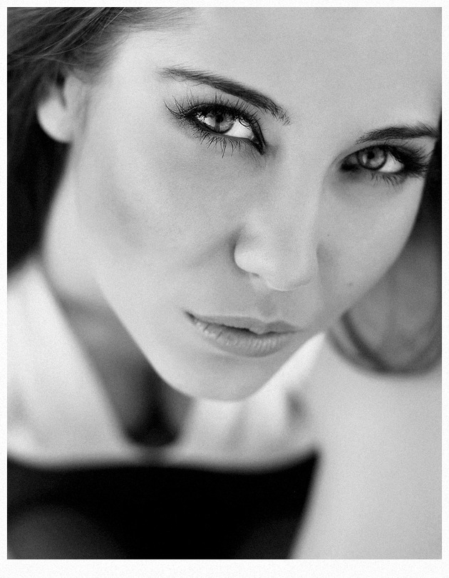 Ksenia | close-up, black and white