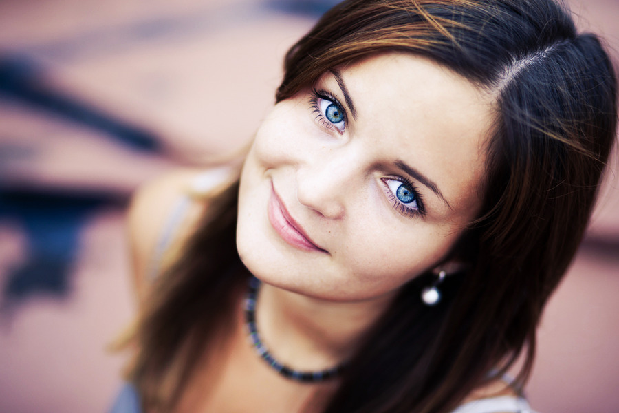 with eyes Brunettes blue