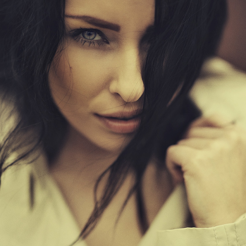 A windy day | brunette, close-up, rendering