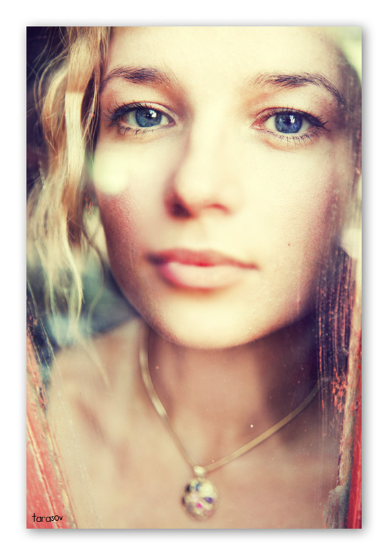 On the glass | blonde, blur