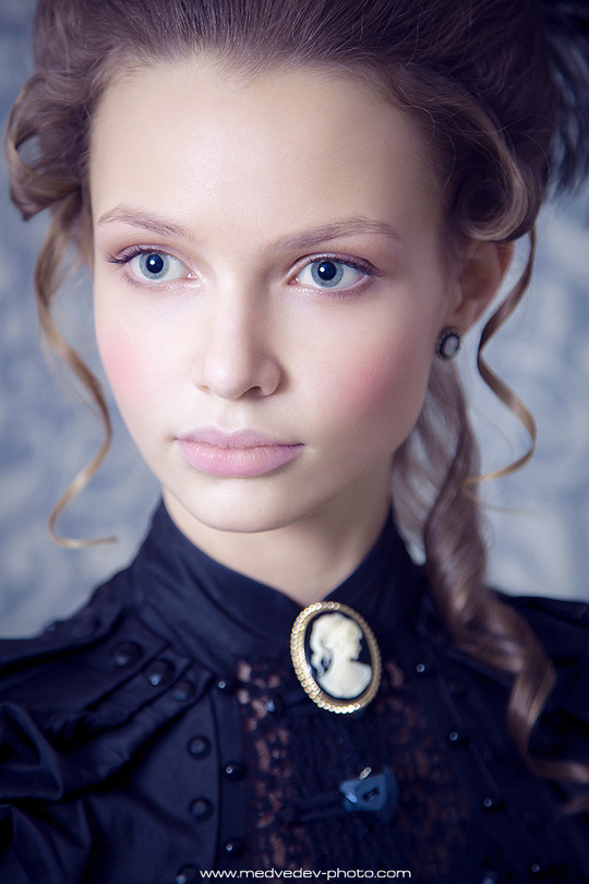 Duchess  | close-up, curls, hairdo