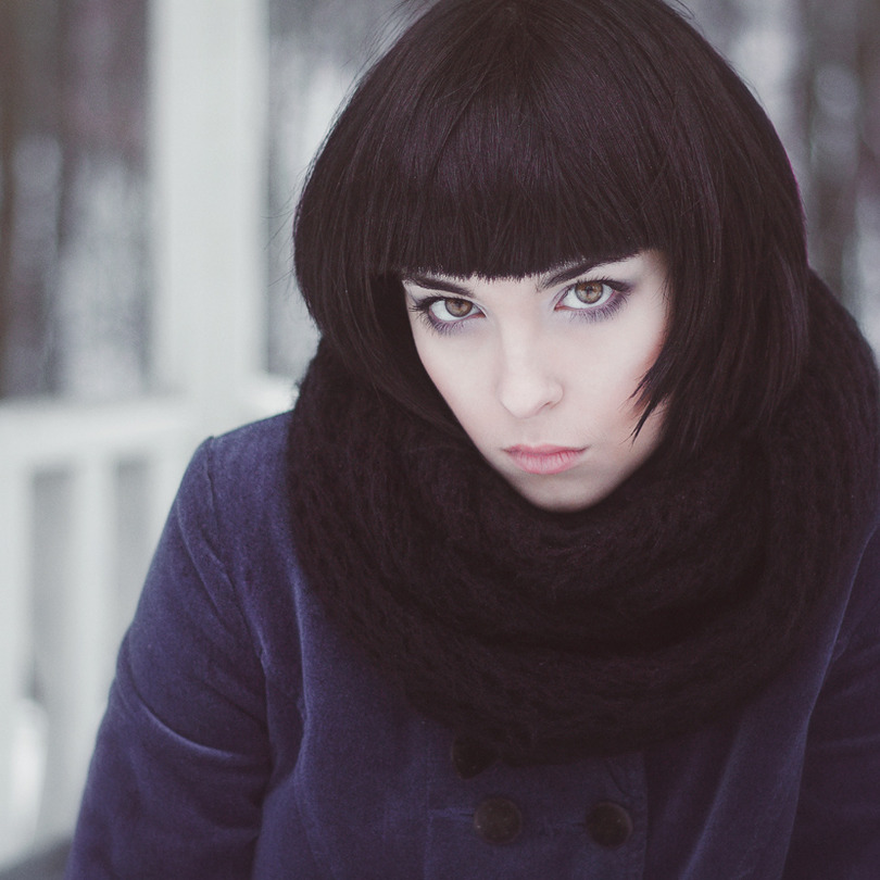 Juliet | brunette, nature, scarf