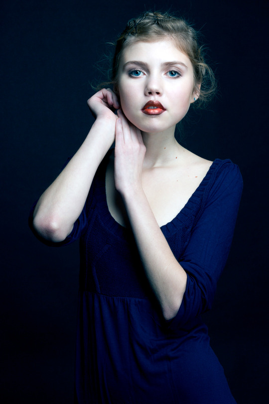 Blessed innocence | blue eyes, woman, hands