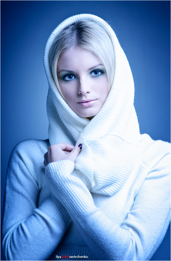 I am warm here | blonde, stare, blue eyes, white