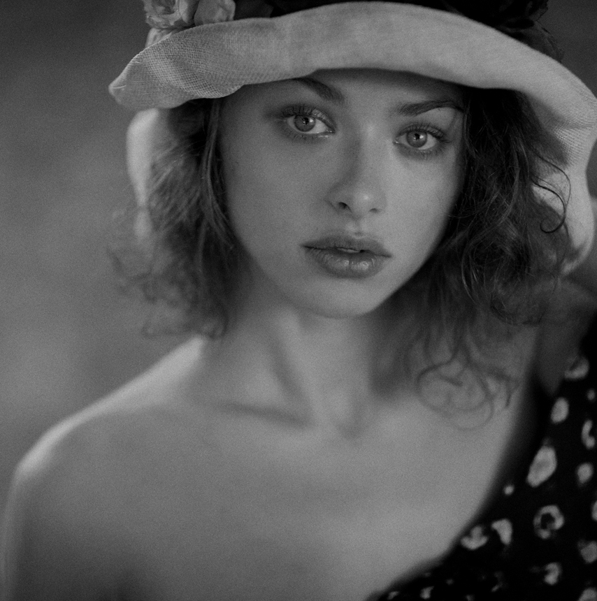 A classic portrait | stare, hair, hat