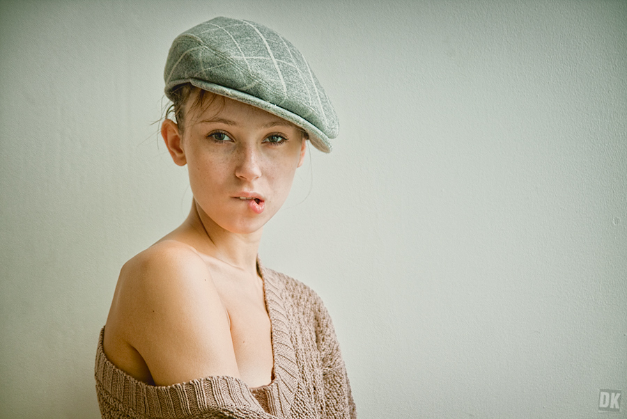 Girl-boy | freckles, shoulder, hat