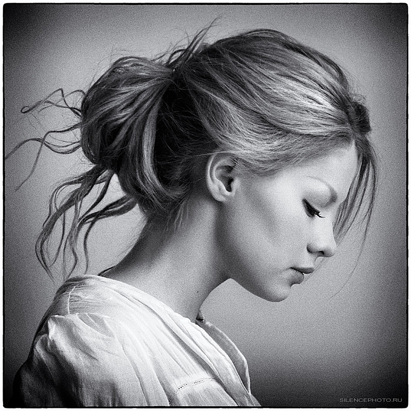 Modest girl | hairstyle, sideview, black and white