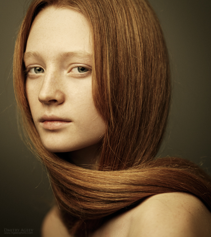 Large canvas | long hair, woman, half-turn, redhead, sepia