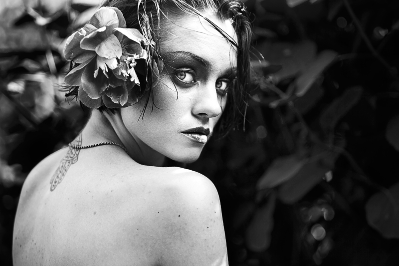 Black & white portrait photograph | portrait photograph , black & white, hairdo with flowers