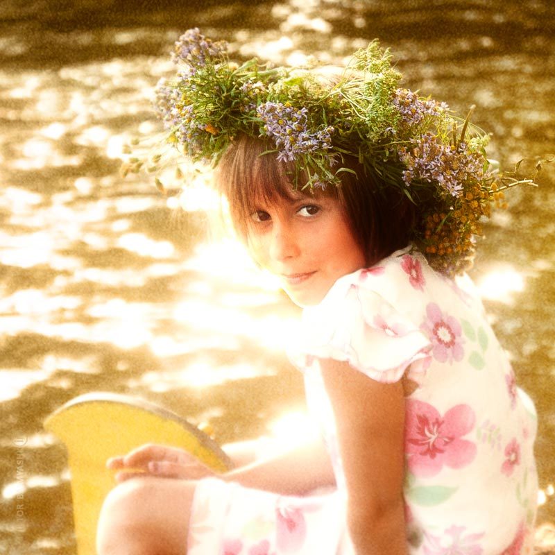 Leaving summer | floral wreath, river, child, boat