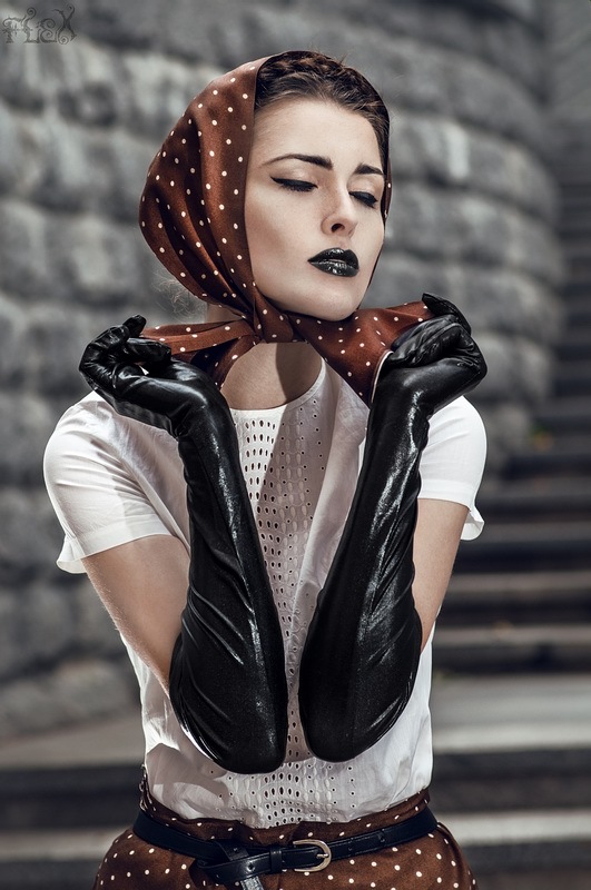 Looking old fashioned | old fashioned, leather gloves, kerchief, brickwall