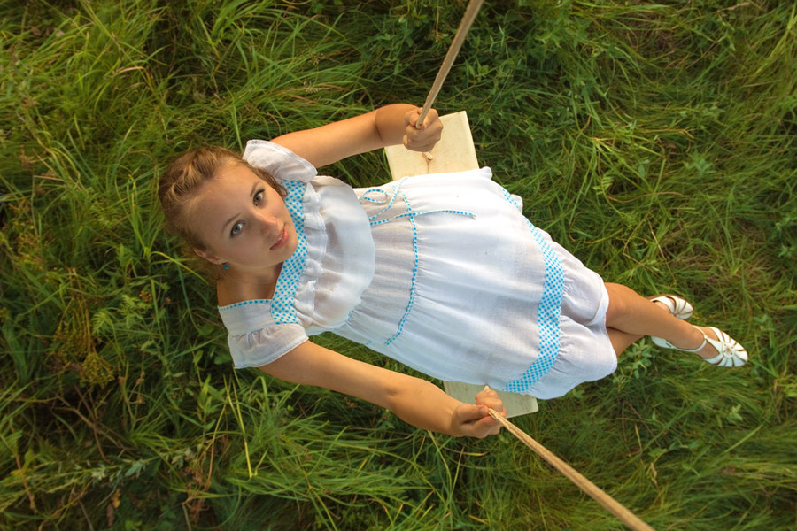 Winged swing | winged swing, white dress, grass, enviromental portrait