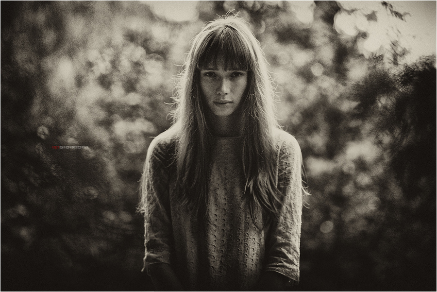 Almost crying | crying girl, garden, nature, black & white