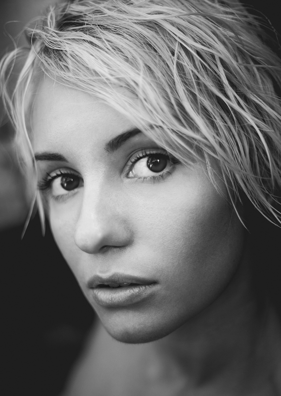 Blond in black & white | blond, black & white, big eyes, short haircut