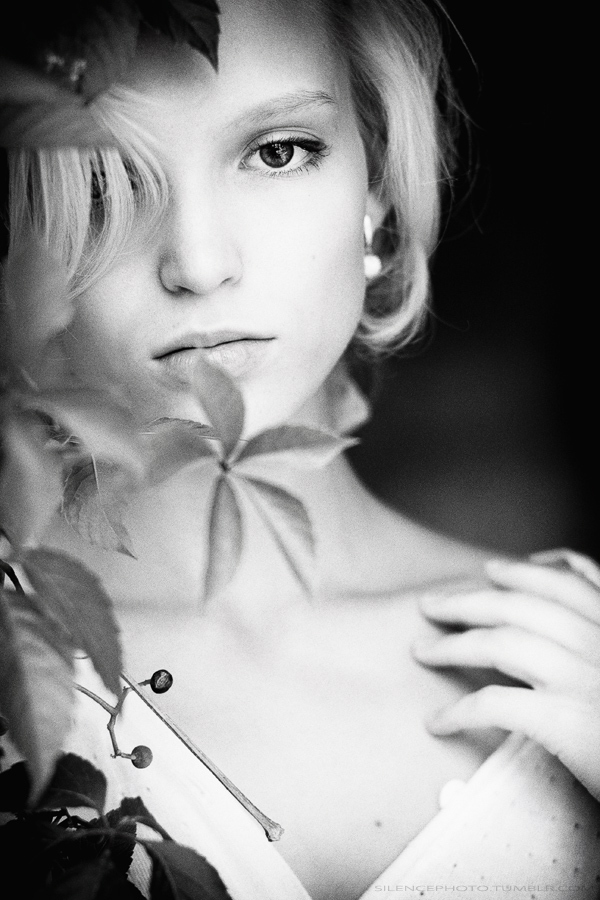 Sleepy girl | sleepy girl, bush, dark background, black & white